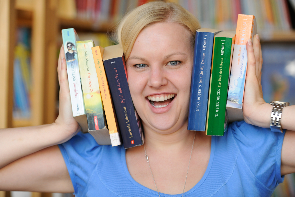Frau mit Büchern